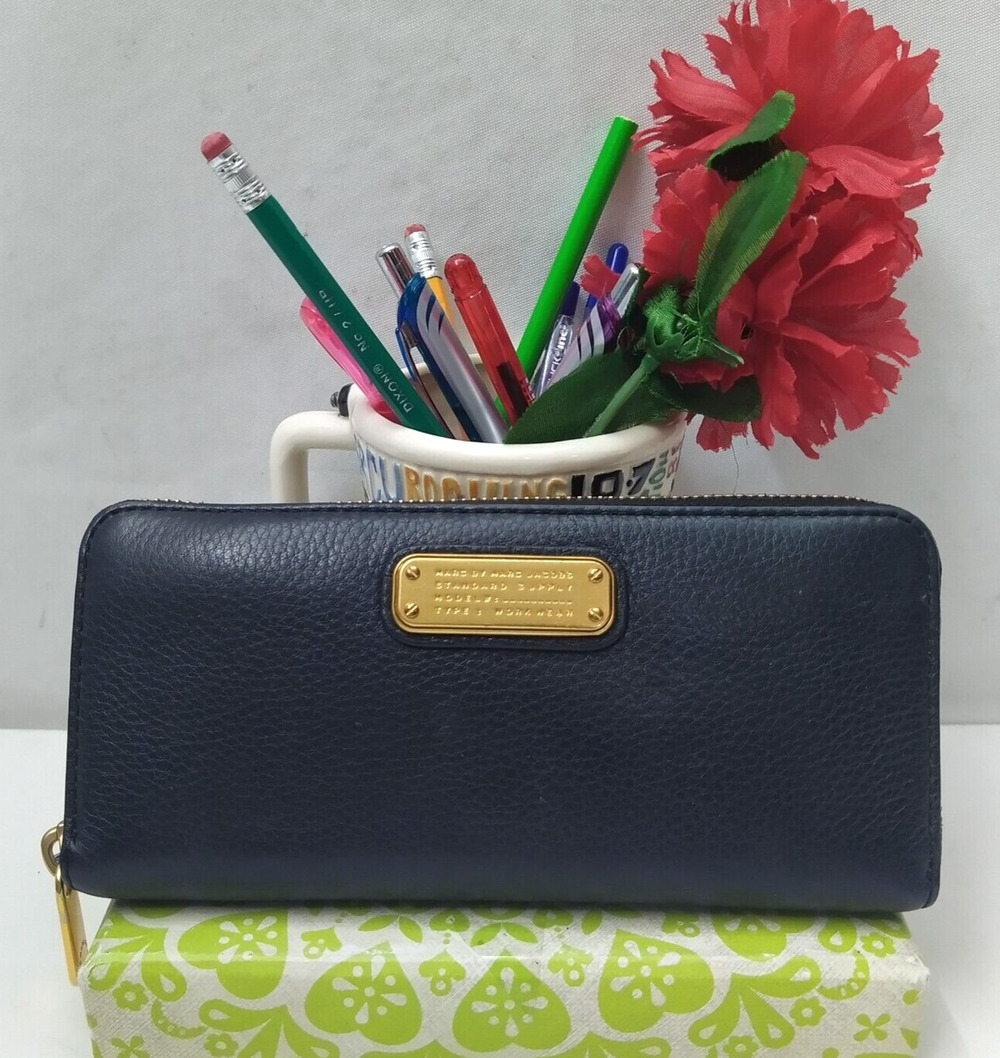 Marc By Marc Jacobs Black Leather Zip Around Credit Card Wallet